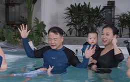 Shark Bình – Phương Oanh đưa cặp song sinh đi học bơi từ sớm: Thành quả không ngờ chỉ sau 1 tháng