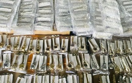 450 đồng hồ Rolex giả trị giá 45 tỷ đồng bị bắt giữ tại cửa khẩu Trà Lĩnh 450 đồng hồ Rolex giả trị giá 45 tỷ đồng bị bắt giữ tại cửa khẩu Trà Lĩnh
