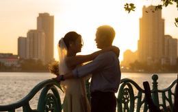 Chiều Hồ Tây "cháy máy": Hoàng hôn đẹp ngỡ ngàng, các cặp đôi chen nhau chụp ảnh tình bể bình! Chiều Hồ Tây "cháy máy": Hoàng hôn đẹp ngỡ ngàng, các cặp đôi chen nhau chụp ảnh tình bể bình!
