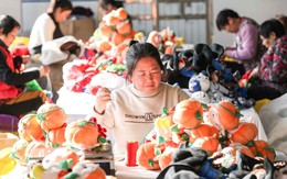 Doanh nghiệp vừa và nhỏ tại Mỹ bất lực trong việc giảm phụ thuộc vào Trung Quốc giữa 'bão' thuế quan: "Chúng tôi sẽ phá sản nếu chuyển sản xuất về quê nhà"