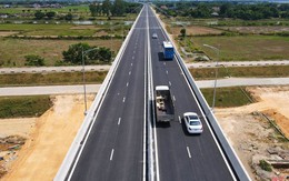 Hưởng lợi từ cao tốc Bắc Nam: Một doanh nghiệp bán xăng lãi tăng vọt, chia cổ tức kỷ lục, cổ phiếu từng tăng phi mã 3.500% Hưởng lợi từ cao tốc Bắc Nam: Một doanh nghiệp bán xăng lãi tăng vọt, chia cổ tức kỷ lục, cổ phiếu từng tăng phi mã 3.500%