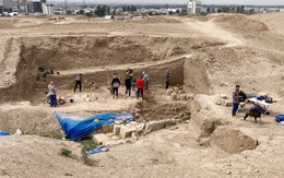 Báu vật nặng 12 tấn lộ ra dưới cung điện cổ Trung Đông