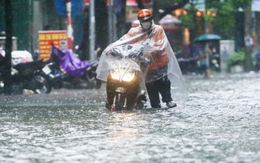Hà Nội mưa lớn, nguy cơ ngập úng loạt tuyến phố và dự báo thời tiết 10 ngày