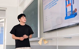 "Hành trang của con chỉ có niềm tin của mẹ và cuốn sổ hộ nghèo" - 1 phút phát biểu khiến cả hội trường bật khóc