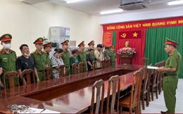 Bắt khẩn cấp cặp vợ chồng cầm đầu đường dây buôn nước hoa giả