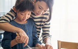 Chi 75 triệu thuê bảo mẫu nước ngoài, nuôi con gái 5 tuổi, bị cho "phung phí, sính ngoại", bà mẹ 9x Hà Nội nói gì?