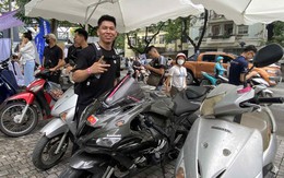 Dân chơi Hà thành mang cả Kawasaki đi ‘đổi xăng lấy điện’ VinFast, có kèo xe công nghệ nhanh 1 nốt nhạc Dân chơi Hà thành mang cả Kawasaki đi ‘đổi xăng lấy điện’ VinFast, có kèo xe công nghệ nhanh 1 nốt nhạc