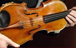 Cây violin 310 năm tuổi trị giá hơn 1.000 tỷ đồng gây chấn động giới nghệ thuật Cây violin 310 năm tuổi trị giá hơn 1.000 tỷ đồng gây chấn động giới nghệ thuật