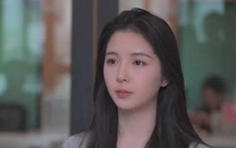 Nữ sinh Thanh Hoa “quá xinh đẹp” đến mức bị bố cấm livestream trên mạng