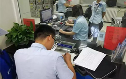 Đặt 200 vé máy bay, thực hiện 120 chuyến du lịch, nam thanh niên sinh năm 2000 bị cảnh sát điều tra: Phanh phui ‘cách kiếm tiền’ phạm pháp từ thẻ tín dụng Đặt 200 vé máy bay, thực hiện 120 chuyến du lịch, nam thanh niên sinh năm 2000 bị cảnh sát điều tra: Phanh phui ‘cách kiếm tiền’ phạm pháp từ thẻ tín dụng