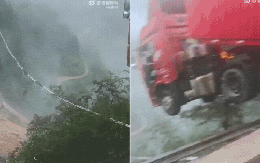 Cầu trên đường cao tốc đột ngột đổ sập, xe tải mắc kẹt lơ lửng giữa không trung