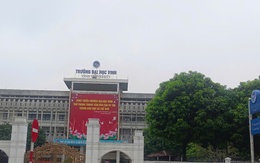 Kỷ luật cảnh cáo 2 cán bộ đại học bị nữ sinh tố có hành vi gạ gẫm, đụng chạm