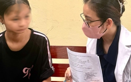 Bà mẹ đưa con gái đi khám bệnh bị lừa sạch tiền khi đang chờ đến lượt Bà mẹ đưa con gái đi khám bệnh bị lừa sạch tiền khi đang chờ đến lượt