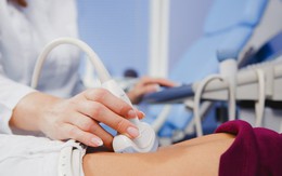 Người đàn ông Hà Nội có gan “cứng đơ” vì uống 1 loại nước, bác sĩ cảnh báo nóng