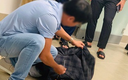 Khi tiếp viên chuyến bay từ nước ngoài về hỏi trong túi màu đen có gì, nam hành khách nói có bom Khi tiếp viên chuyến bay từ nước ngoài về hỏi trong túi màu đen có gì, nam hành khách nói có bom