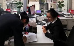 Sai phạm khi chuyển khoản hơn 14,5 tỷ đồng, nữ kế toán được tuyên dương: Thành công phanh phui đường dây rửa tiền quy mô khủng Sai phạm khi chuyển khoản hơn 14,5 tỷ đồng, nữ kế toán được tuyên dương: Thành công phanh phui đường dây rửa tiền quy mô khủng