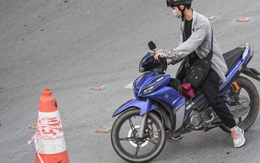 Tài xế lúng túng với hàng rào phân làn trên 2 tuyến đường vành đai Hà Nội