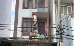 Hình ảnh hàng xóm bắc thang, cứu 4 người trong ngôi nhà đang cháy ở Hà Nội