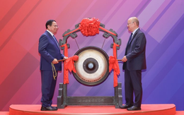 Thủ tướng Phạm Minh Chính đánh cồng khai mạc phiên giao dịch tại sàn chứng khoán lớn nhất châu Á Thủ tướng Phạm Minh Chính đánh cồng khai mạc phiên giao dịch tại sàn chứng khoán lớn nhất châu Á