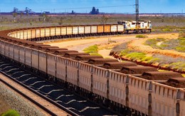 "Quái vật sắt" nặng 99.732 tấn xuất hiện: Kỳ quan kỹ thuật "biết đi" gây chấn động thế giới!