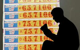 Trúng độc đắc, chủ cửa hàng thuốc bắc hứa tặng người bán dạo một căn nhà: Số tiền gây bất ngờ