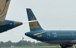 4 phi công bị đình chỉ sau vụ va chạm máy bay tại Nội Bài