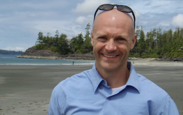 Giáo viên trung học trở thành triệu phú nhờ tiết kiệm, tuổi 36 nghỉ dạy để viết sách truyền cảm hứng