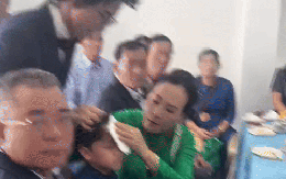 Hành động đắt giá hơn cả xe sang chục tỷ trong đám hỏi phú bà Diệp Lê khiến dân tình xôn xao tấm tắc Hành động đắt giá hơn cả xe sang chục tỷ trong đám hỏi phú bà Diệp Lê khiến dân tình xôn xao tấm tắc