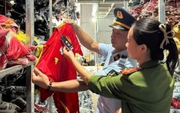 Khởi tố chủ kho hàng kinh doanh hơn 35.000 bộ quần áo giả mạo Nike, Adidas, Puma