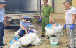 Phát hiện bí mật khủng trên xe tải mang BKS 18C-075.77