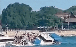 Video sốc: Khoảnh khắc tàu du lịch chở 89 khách lật giữa biển ở Bali, mọi người đập vỡ cửa sổ để thoát thân