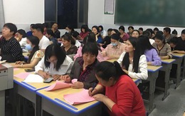 Hiệu trưởng tuyên bố 1 câu sốc trong buổi họp phụ huynh, tất cả cha mẹ sững sờ: Lần đầu gặp phải chuyện như này!