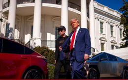 Tổng thống Donald Trump cân nhắc bán xe Tesla, nói không còn nghĩ tới Elon Musk