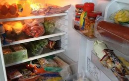 2 thứ này để ở góc bếp còn tốt hơn đặt trên cửa tủ lạnh nhưng gia đình nào cũng làm sai