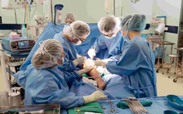 Bệnh viện và đại học của tỷ phú Phạm Nhật Vượng sản xuất xương bằng vật 789bet uy tín in 3D, thay thế toàn bộ xương đùi cho bệnh nhi ung thư nhỏ tuổi nhất thế giới