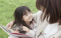 5 dấu hiệu trẻ thông minh sớm: Cha mẹ cần biết để nuôi con đúng cách 5 dấu hiệu trẻ thông minh sớm: Cha mẹ cần biết để nuôi con đúng cách