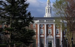 Chính quyền ông Trump dọa cắt toàn bộ tiền tài trợ cho Đại học Harvard Chính quyền ông Trump dọa cắt toàn bộ tiền tài trợ cho Đại học Harvard