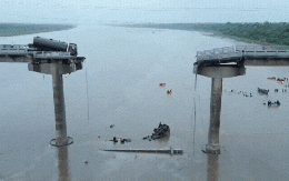 Kinh hoàng hiện trường cầu sập khiến xe tải treo lơ lửng, hàng loạt phương tiện rơi xuống sông