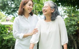 Từ lo cho cha mẹ, con cái nhận ra: Chính mình cũng cần được chăm sóc đúng cách khi về già