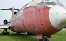 Cận cảnh máy bay Boeing bị "bỏ rơi" 18 năm tại Nội Bài Cận cảnh máy bay Boeing bị "bỏ rơi" 18 năm tại Nội Bài