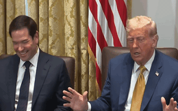 Ông Trump kể chuyện "mang đồ" từ văn phòng Ngoại trưởng về Nhà Trắng khiến Nội các Mỹ cười nghiêng ngả