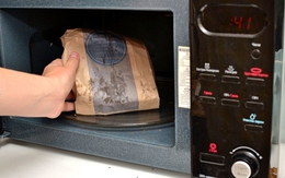 Túi giấy, hộp giấy có quay được trong lò vi sóng không: Thì ra bấy lâu rất nhiều người hiểu sai