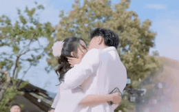 Chủ tịch showbiz và nàng thơ gen Z đi thử váy cưới, hôn lễ thế kỷ sắp diễn ra!