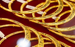 Giá vàng trong nước có thể cán mốc 130 triệu đồng/lượng Giá vàng trong nước có thể cán mốc 130 triệu đồng/lượng