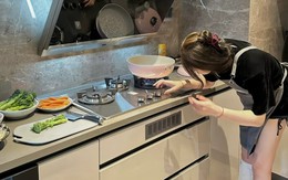 Bác sĩ Harvard tiết lộ 3 vật dụng ĐỘC HẠI “trốn” trong nhà, trong đó có 2 thứ không nhà bếp nào thiếu