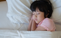 Đứa trẻ ngủ cùng bà trước 3 tuổi sẽ ảnh hưởng đáng kể đến tính cách, bố mẹ nên biết để cân nhắc!