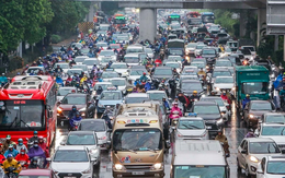 Hà Nội cần làm gì trước khi cấm xe máy chạy xăng trong Vành đai 1?