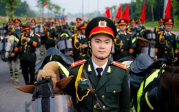 Theo chân Cảnh sát cơ động Kỵ binh luyện tập cho Quốc khánh 2/9: Một buổi huấn luyện có gì đặc biệt?