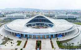 Nhìn gần trung tâm hội nghị hình giọt nước đón các doanh nghiệp xúc tiến đầu tư Nhìn gần trung tâm hội nghị hình giọt nước đón các doanh nghiệp xúc tiến đầu tư