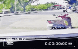 Trâu "xuống phố" húc người phụ nữ bắn ra đường, truy đuổi đến cùng: Tiết lộ tình hình sức khỏe nạn nhân